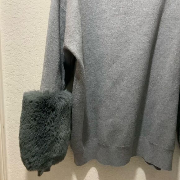 Saks fifth avenue faux fur cuff sweater NWOT - Picture 6 of 13